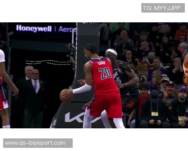 布克盛赞马威充满活力展现内线全能特质令人期待